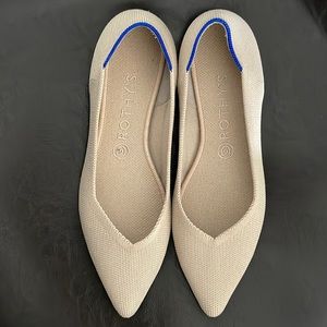 Rothy’s the point I flat. 9.5 in ecru.